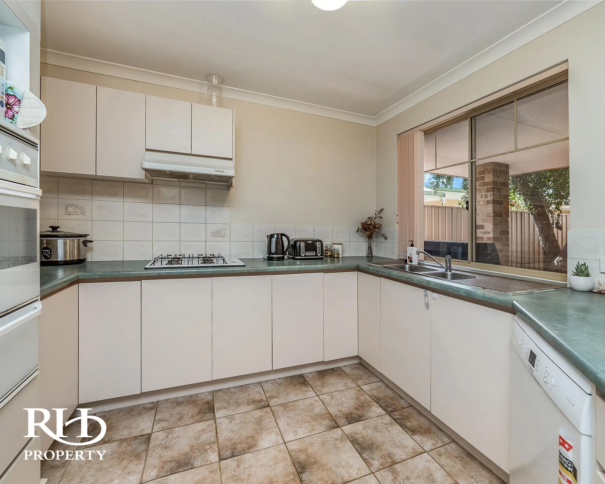 28 Canavan Crescent Manning Wa 6152 - Image 14