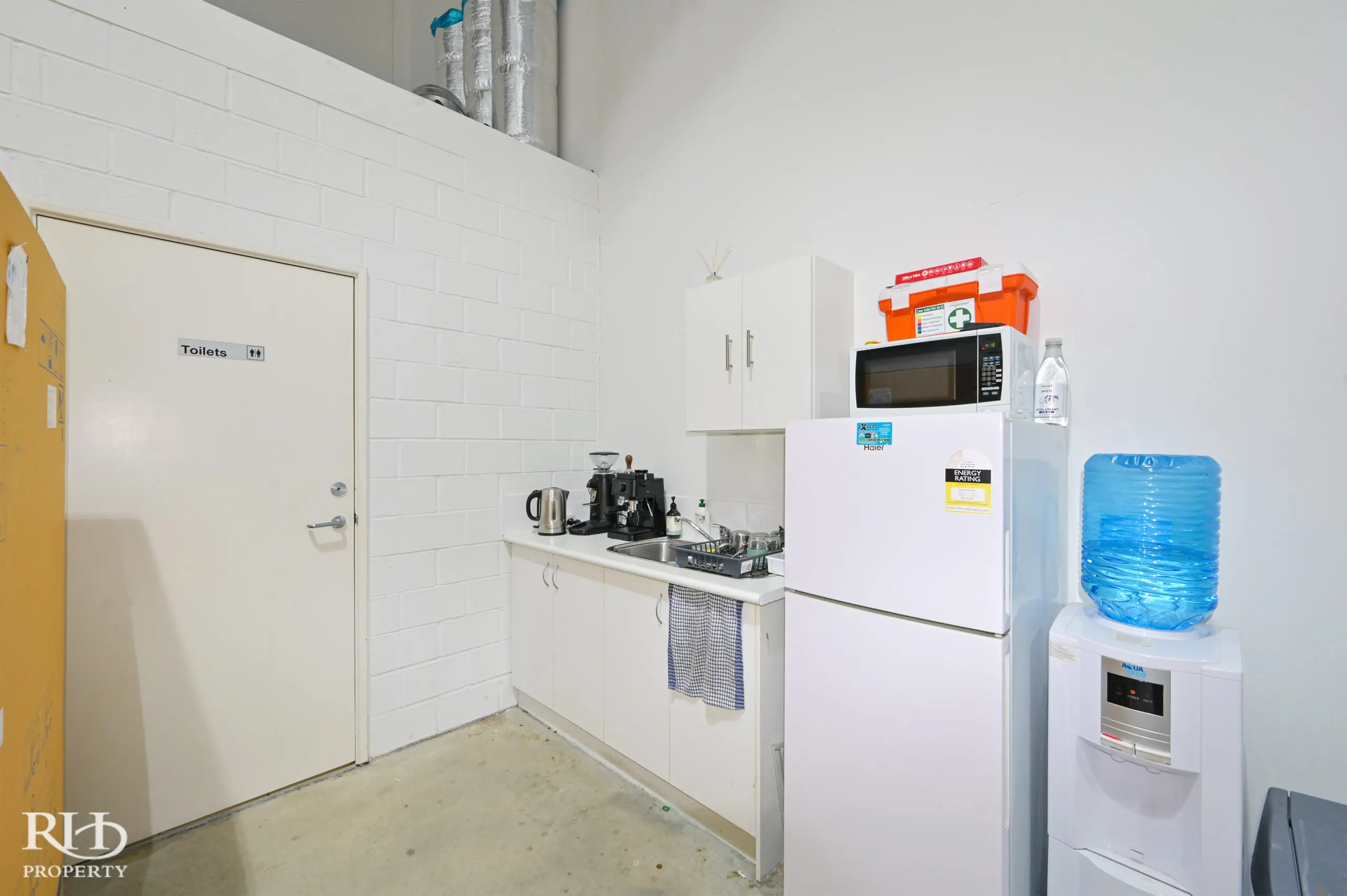 1 8 Hurley Street Canning Vale Wa 6155 - Image 17