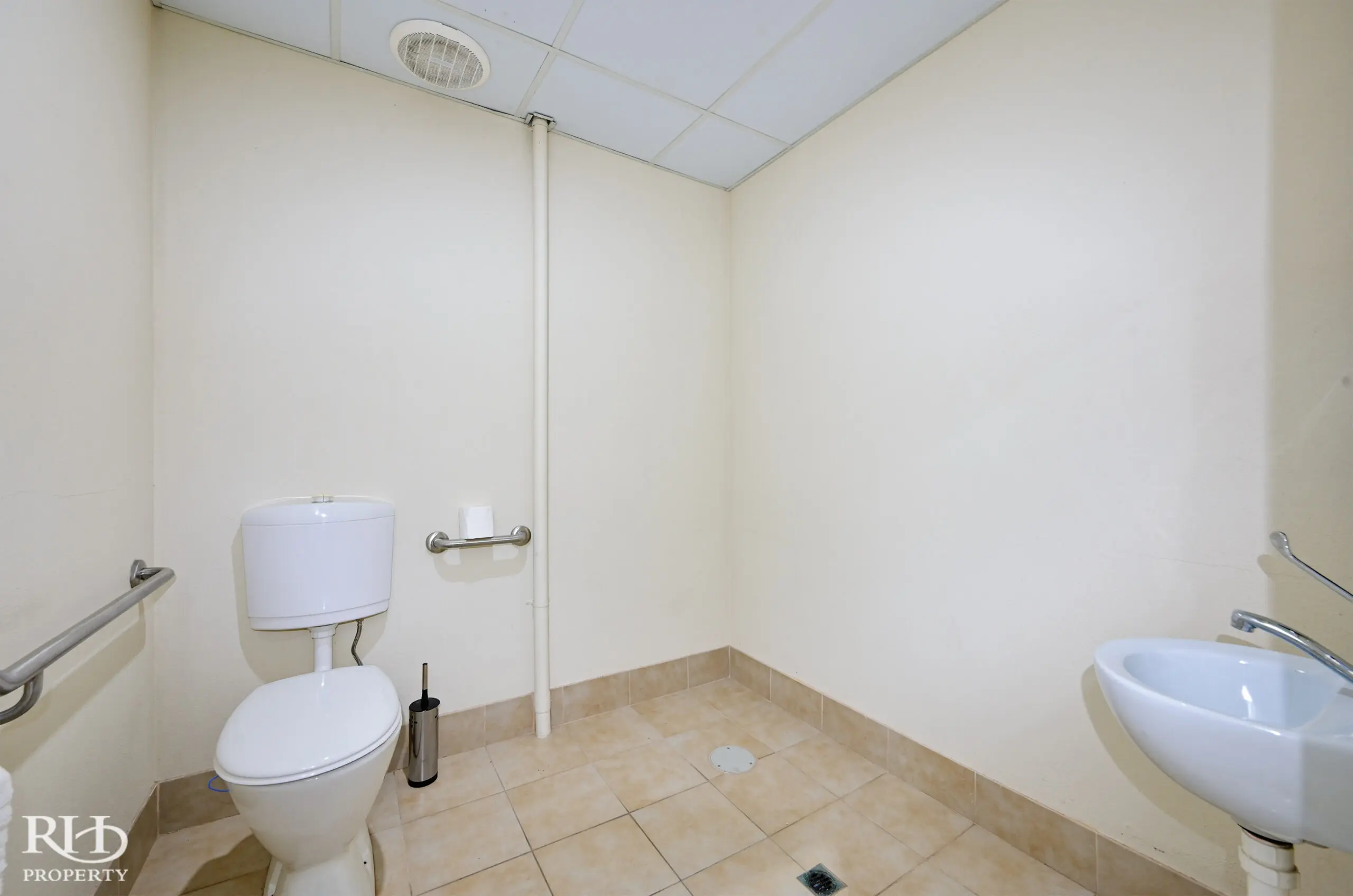 1 8 Hurley Street Canning Vale Wa 6155 - Image 19
