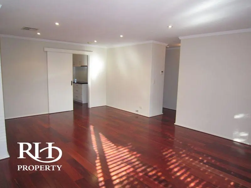 5 Hugh Court Como Wa 6152 - Image 2