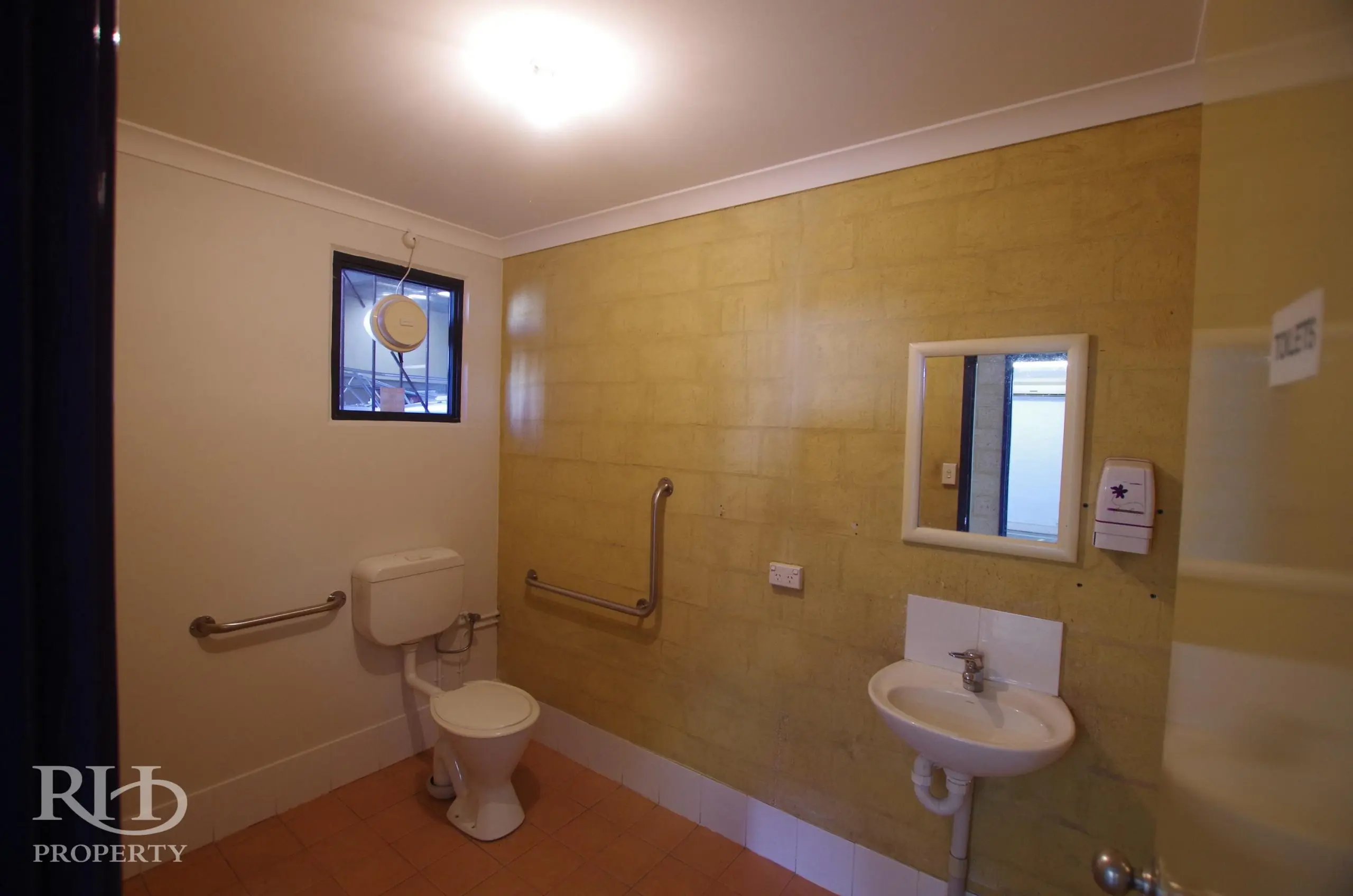 5b Port Kembla Drive Bibra Lake Wa 6163 - Image 12
